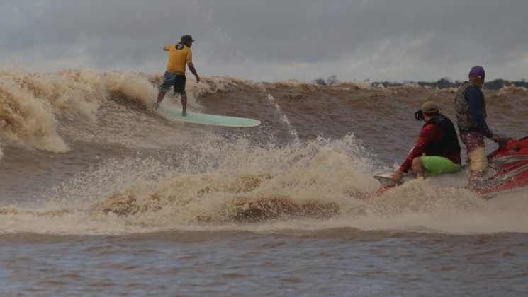 Marcelo Bibita-CE-25o Surf na Pororoca-Foto Raimundo Pacco 16, Pororoca de Chaves (PA). Foto: Raimundo Paccó.