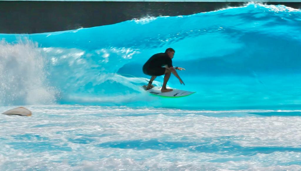 Marcelo Escobar Bueno perde a vida durante sessão de surfe no Guarujá (SP).
