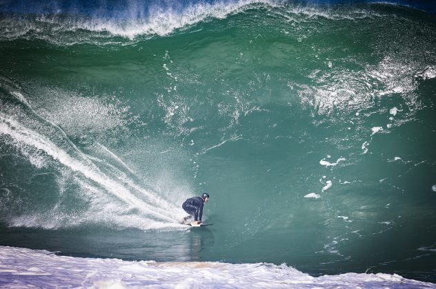 Nando Fernandes, Itacoatiara Big Wave 2023, Niterói (RJ). Foto: Tony D'Andrea.