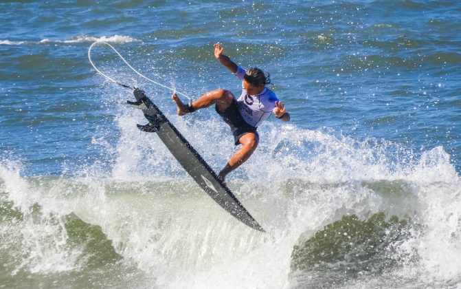 Lukas Camargo, Hang Loose Surf Attack 2023, Camburi, São Sebastião (SP). Foto: Erik Medalha.