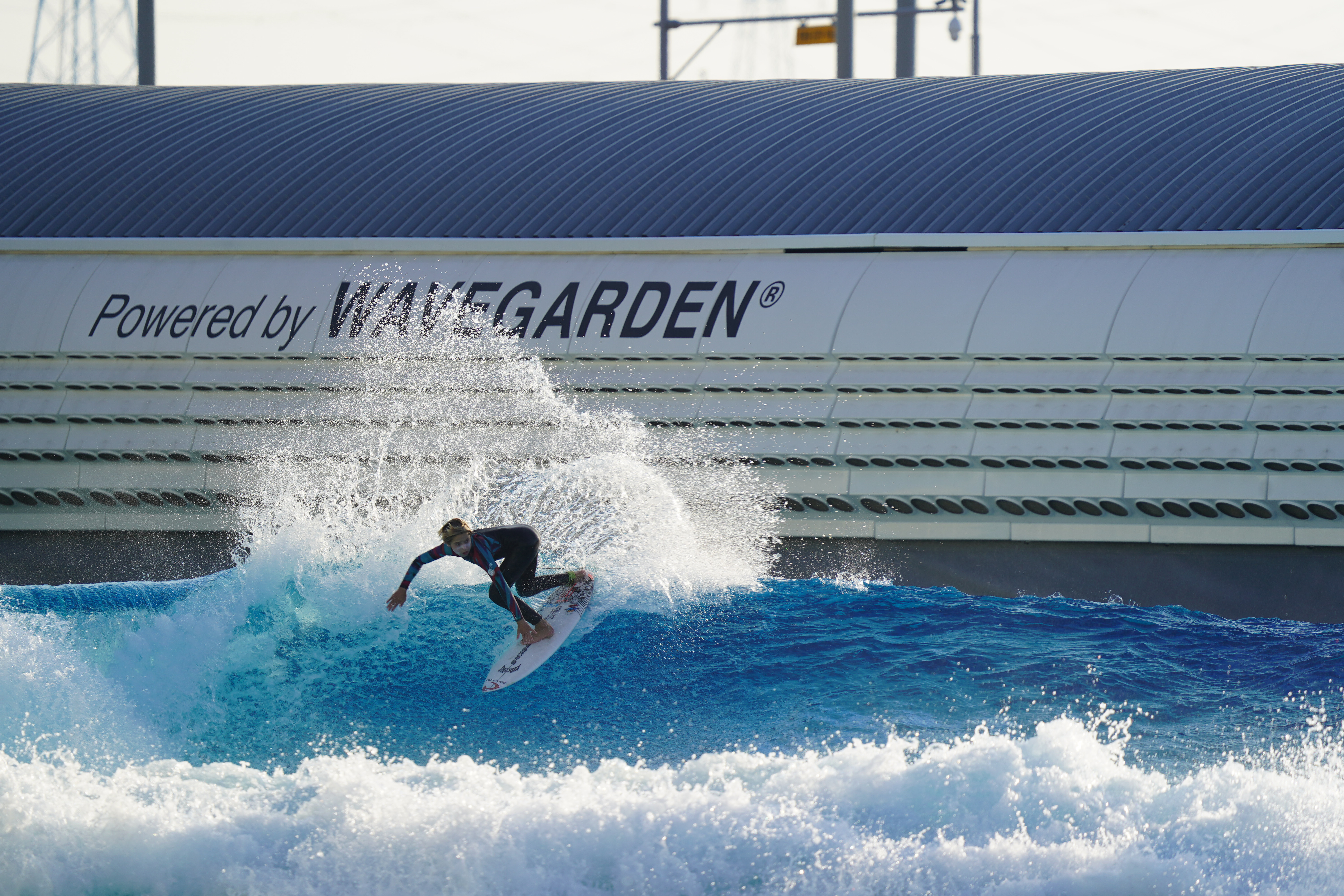 Tecnologia Wavegarden oferece ondas apropriadas para iniciantes e profissionais.