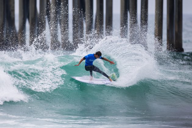 Tiago Carrique, US Open of Surfing 2023, Huntington Beach, Califórnia (EUA). Foto: WSL / Kenny Morris.