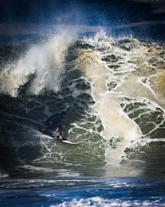 Lucas Chumbo, Itacoatiara Big Wave 2023, Niterói (RJ). Foto: Tony D'Andrea.