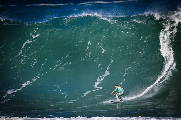 Michaela Fregonese, Itacoatiara Big Wave 2023, Niterói (RJ). Foto: Tony D'Andrea.