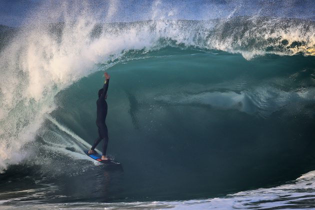 Guilherme Hilel, Itacoatiara Big Wave 2023, Niterói (RJ). Foto: Tony D'Andrea.