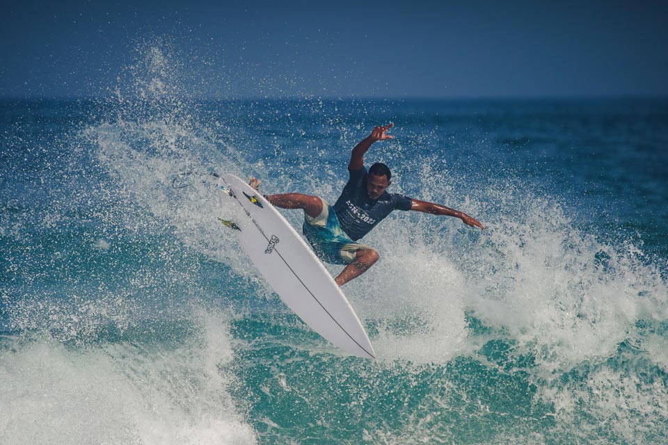 Itacoatiara recebe terceira etapa do Circuito da Associação de Surf de Niterói.