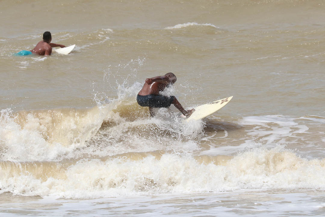 Lucas Cruz faz bonito no Campeonato Brasileiro de Surf Adaptado.