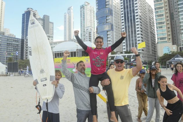 Michael Demetrio, Circuito Surf Talentos Oceano 2023, Praia Central de Balneário Camboriú (SC). Foto: Marcio David.