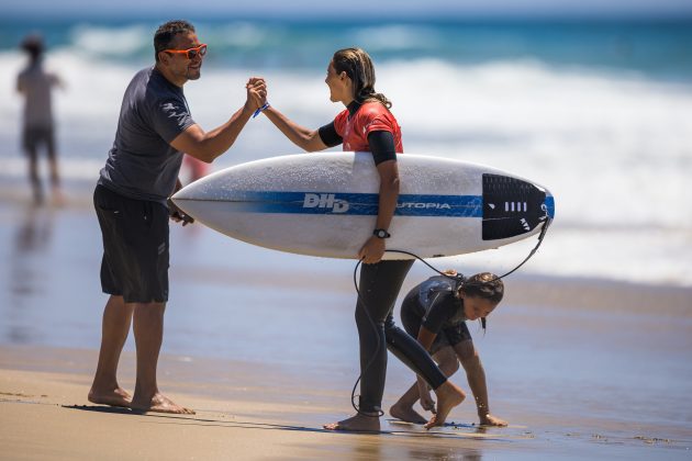Nadia Erostarbe, US Open of Surfing 2023, Huntington Beach, Califórnia (EUA). Foto: WSL / Kenny Morris.