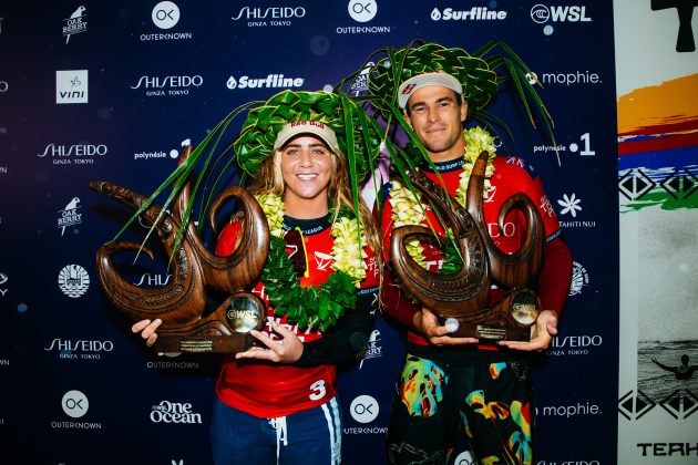 Caroline Marks e Jack Robinson, Tahiti Pro 2023, Teahupoo. Foto: WSL / Beatriz Ryder.