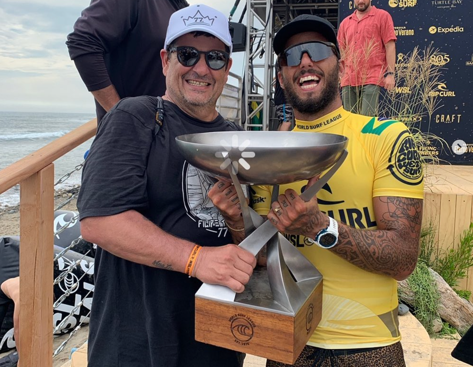 Luiz Pinga, treinador do bicampeão mundial Filipe Toledo, parte para Portugal para formar novos talentos.