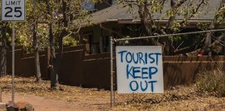 Locais denunciam turistas