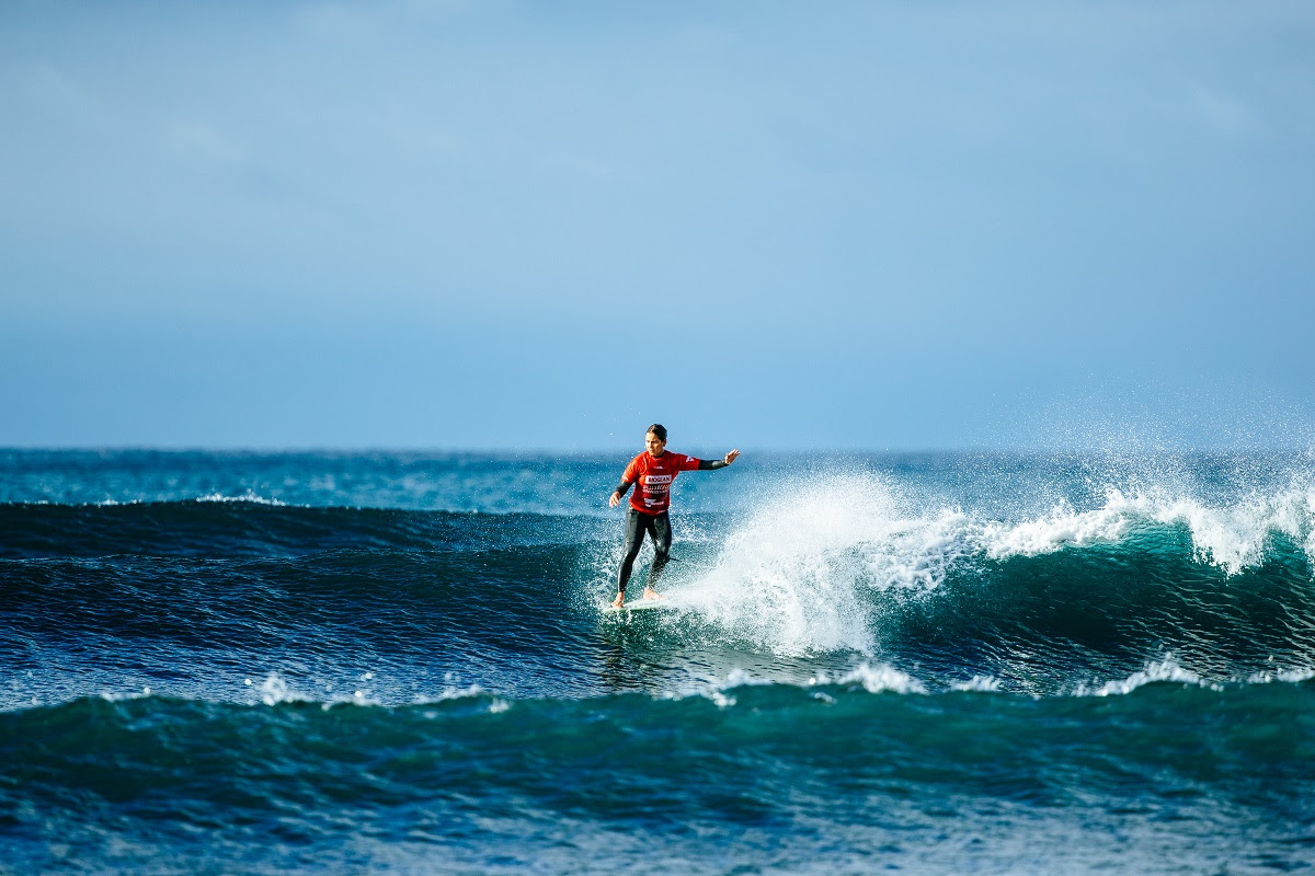 Chloé Calmon está nas oitavas do Bioglan Bells Beach Longboard Classic.