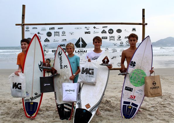 Nicolas Oliveira, Caio Campanella, Miguel Ferraz, Baltazar Ilorca, Lanai Surf, praia do Tenório, Ubatuba (SP). Foto: Thamires Carvalho.