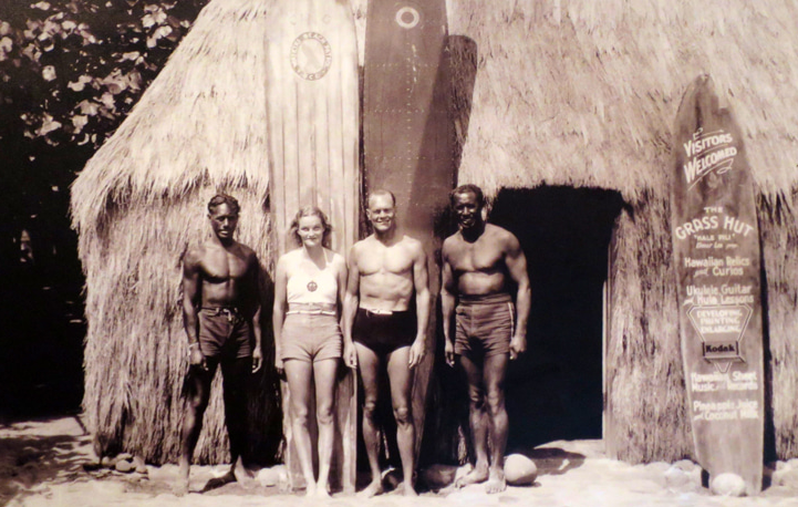 Doris Duke se apaixonou pelo surfe na década de 1930, no Havaí.