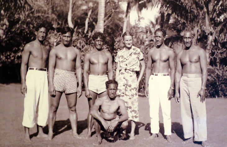 Doris com a família Kahanamoku.