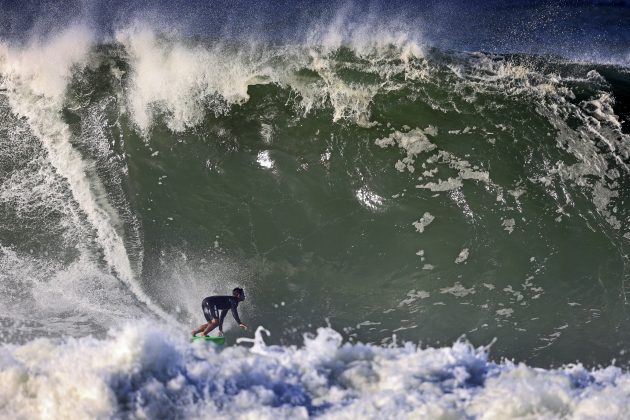 Gabriel Sampaio, Itacoatiara Big Wave 2023, Niterói (RJ). Foto: Tony D'Andrea.