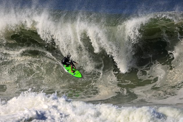 Gabriel Sampaio, Itacoatiara Big Wave 2023, Niterói (RJ). Foto: Tony D'Andrea.