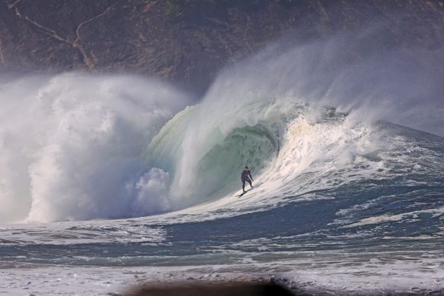 Nando Fernandes, Itacoatiara Big Wave 2023, Niterói (RJ). Foto: Tony D'Andrea.
