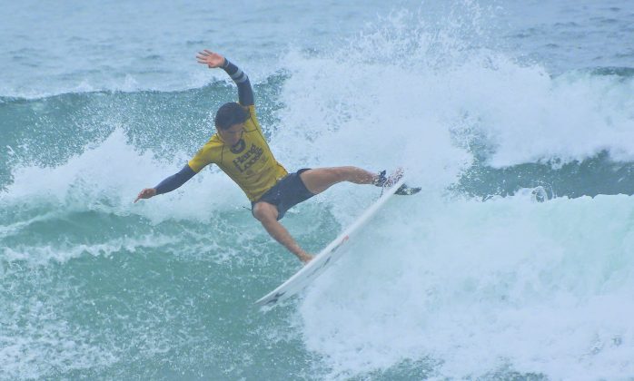 Alejandro Bernales, Hang Loose Surf Attack, Itamambuca, Ubatuba (SP). Foto: Erik Medalha.