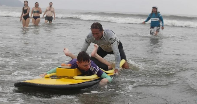 Santos eleita cidade mais inclusiva no surfe.