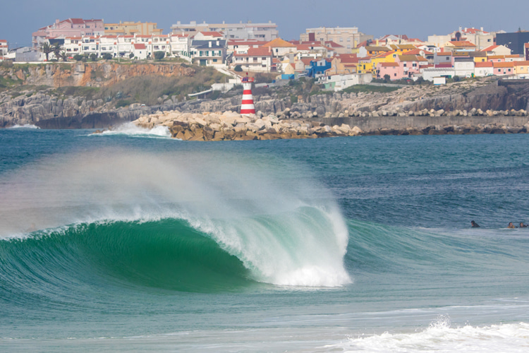 Supertubos recebe a presença dos melhores surfistas do mundo para as disputas do MEO Pro Portugal.