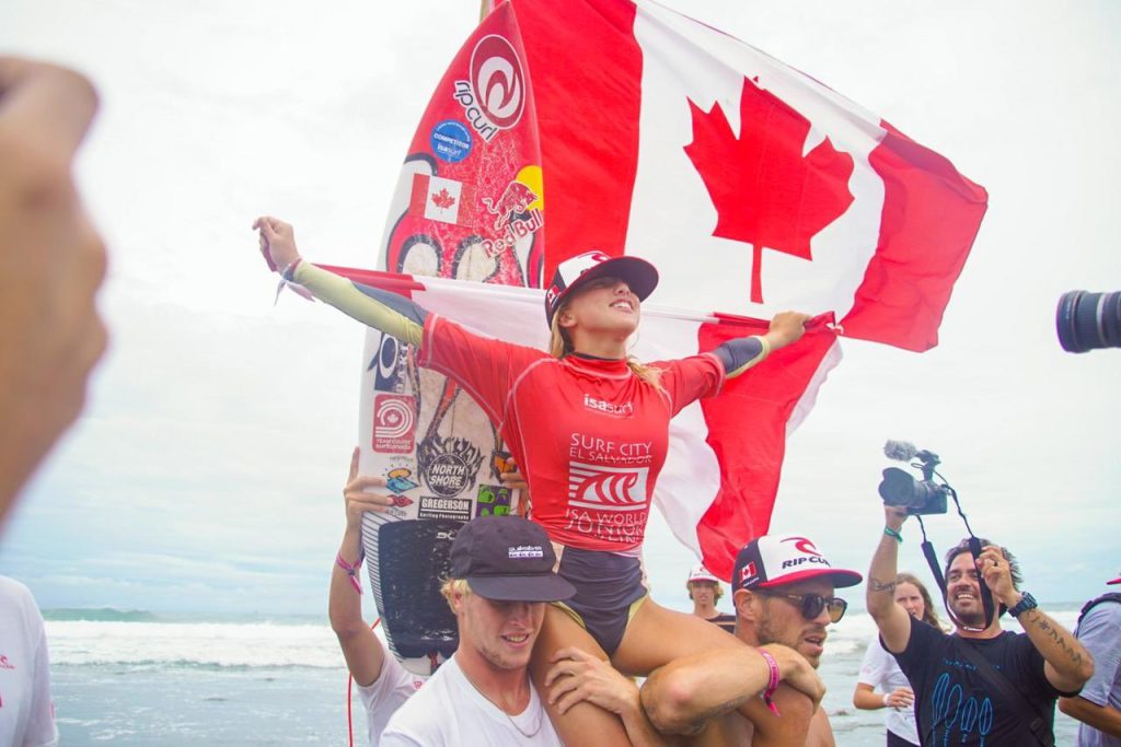 Erin Brooks consegue naturalização canadense.