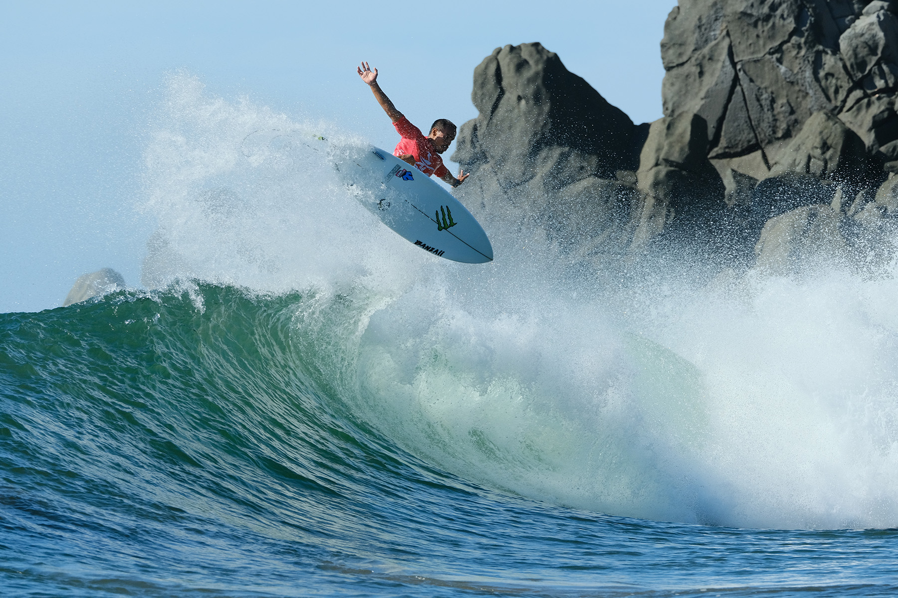 Surf City El Salvador ALAS Pro Tour tem altas ondas em Las Flores.