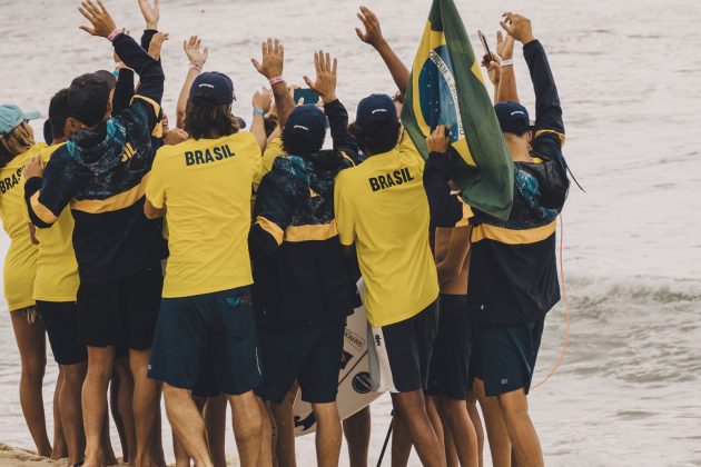 Time brasileiro, ISA World Junior Championship 2023, Praia da Macumba, Rio de Janeiro (RJ). Foto: ISA / Pablo Franco.