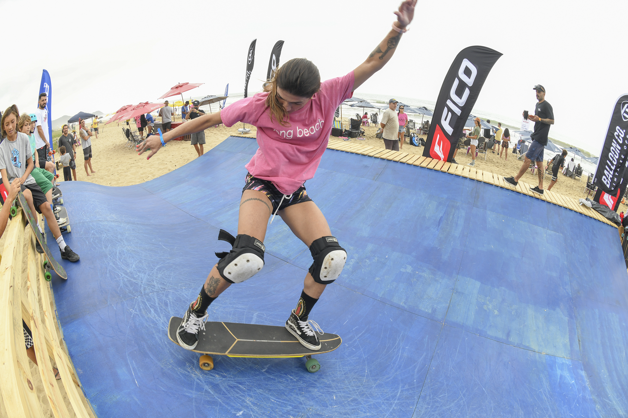 Wavebank Surfskate é uma das atrações do Fico Festival 2023, que acontece na Praia Brava, Itajaí (SC).