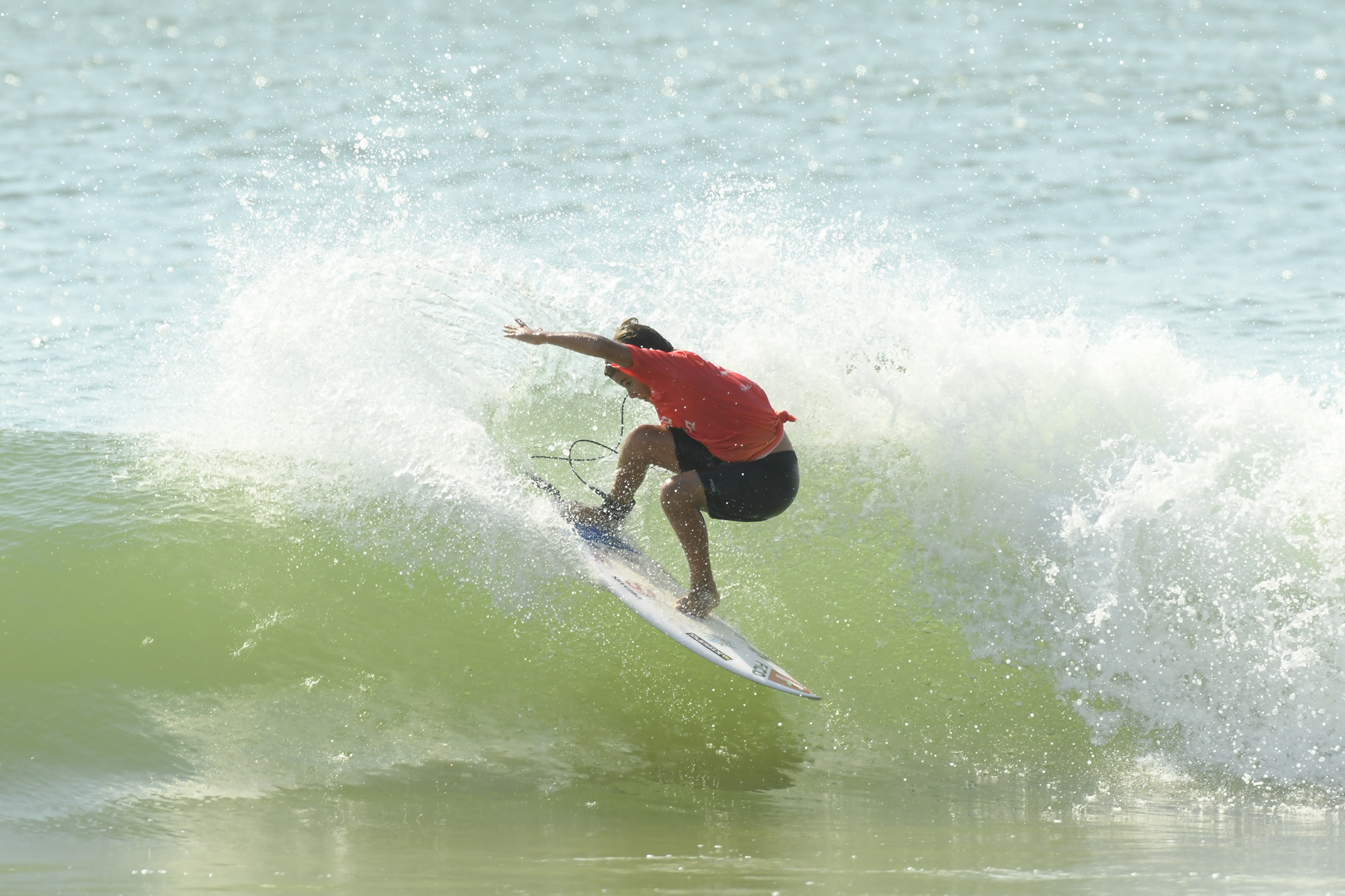 Keoni Rennó, filho do legend Zecão Rennó, veio de Ubatuba para prestigiar o Fico Surf Festival 2023 na Praia Brava, Itajaí (SC).