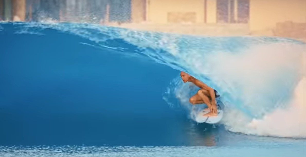 Kelly Slater se diverte em seu novo brinquedo em Abu Dhabi. No texto abaixo, Guilherme Vieira Lima analisa os impactos do surfe em piscina na saúde dos surfistas.