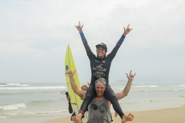 Alma Corgiolu, Circuito Surf Talentos 2023, Praia da Joaquina, Florianópolis (SC). Foto: Márcio David.