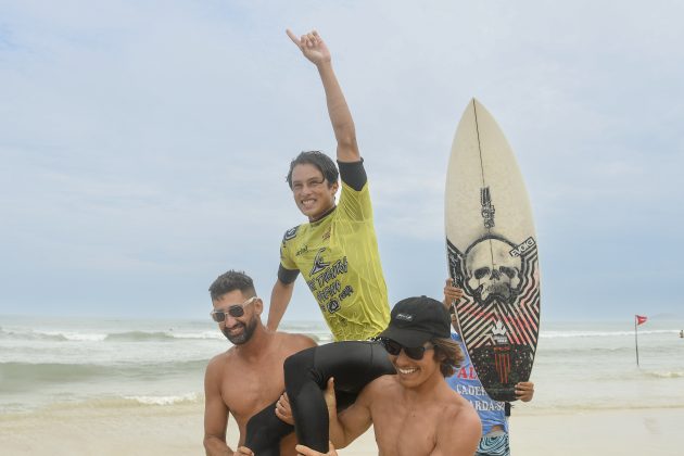 Gabriel Ogasahara, Circuito Surf Talentos 2023, Praia da Joaquina, Florianópolis (SC). Foto: Márcio David.