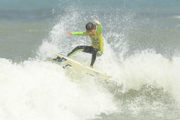 Kaleb Henrique, Circuito Surf Talentos 2023, Praia da Joaquina, Florianópolis (SC). Foto: Márcio David.