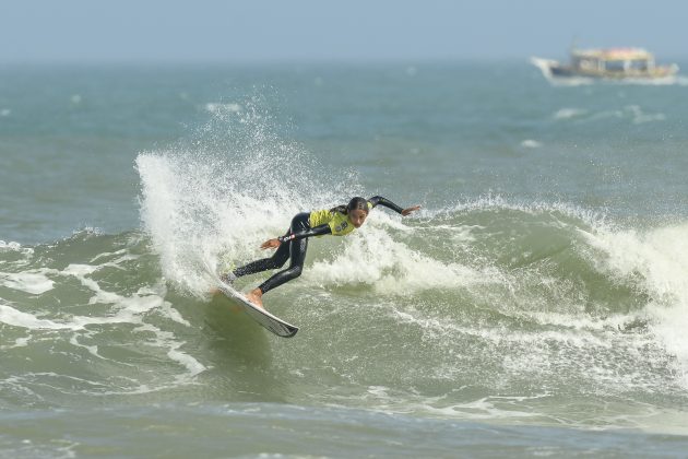Kyara Antunes, Circuito Surf Talentos 2023, Praia da Joaquina, Florianópolis (SC). Foto: Márcio David.