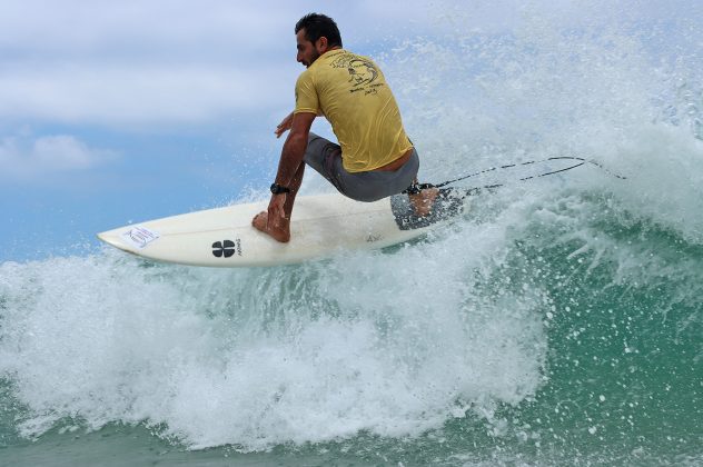Lucas, Campeonato de Surf Comunidades Tradicionais, Praia do Bonete, Ilhabela (SP). Foto: Munir El Hage.