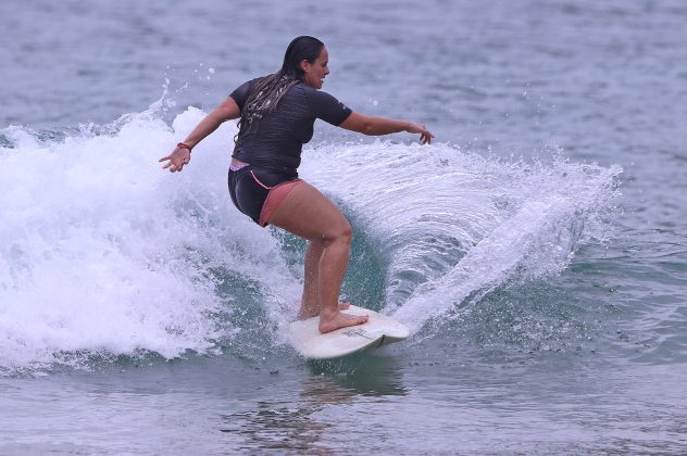 Mariane Rodrigues, Campeonato de Surf Comunidades Tradicionais, Praia do Bonete, Ilhabela (SP). Foto: Munir El Hage.