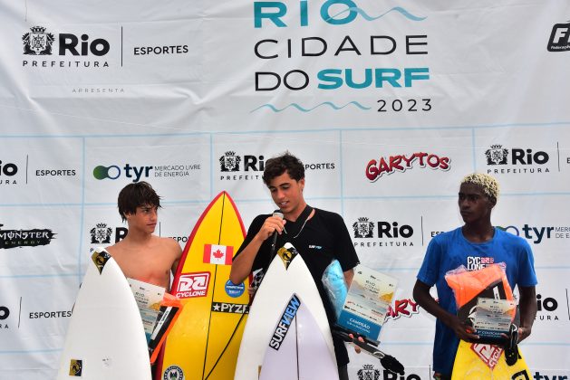 Pódio da categoria Sub-16 Masculina, Rio Cidade do Surf, etapa da Prainha, Rio de Janeiro. Foto: Nelson Veiga.