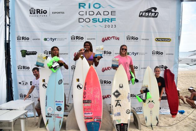 Pódio da categoria Sub-18 Feminina, Rio Cidade do Surf, etapa da Prainha, Rio de Janeiro. Foto: Nelson Veiga.