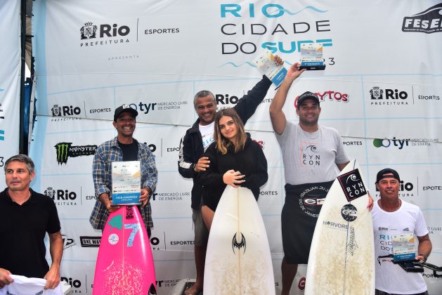 Pódio categoria Open Local, Rio Cidade do Surf, etapa da Prainha, Rio de Janeiro. Foto: Nelson Veiga.