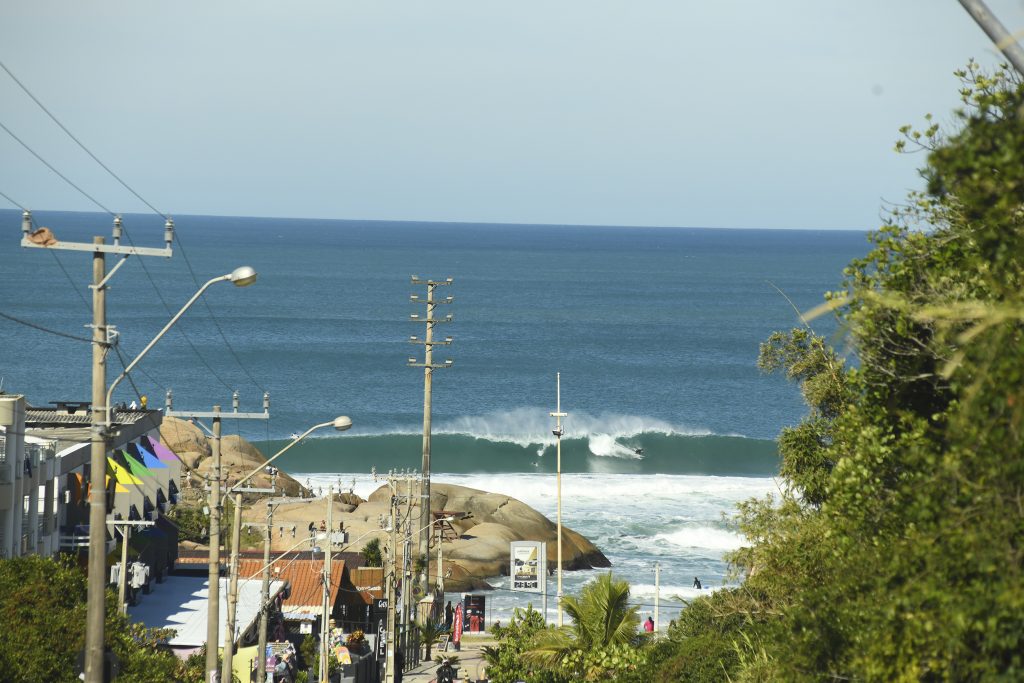 Praia da Joaquina, Florianópolis (SC), recebe última etapa.