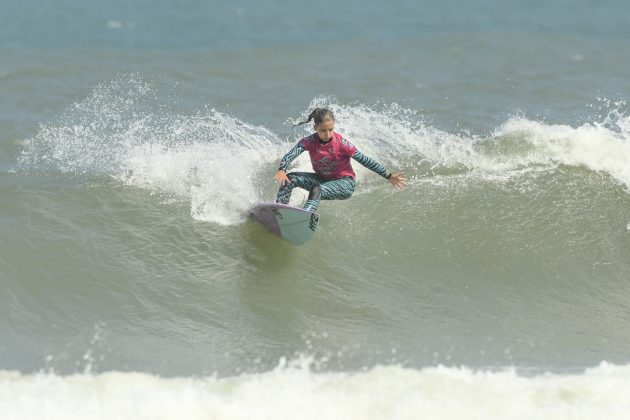 Valentina Zanoni, campeã Sub 12 e 14 do Circuito Surf Talentos 2023. Foto: Márcio David.