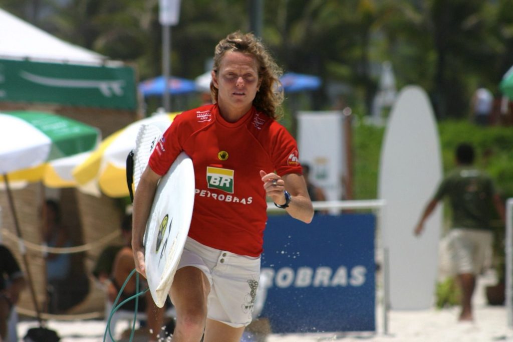 Brigitte Mayer foi a primeira surfista profissional do Brasil