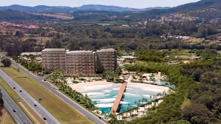 Resort com piscina de ondas em Atibaia (SP).