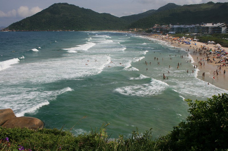 Praia Brava do lado norte de Florianópolis lidera ranking das dez praias mais perigosas da ilha.