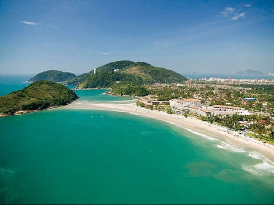 Praia de Pernambuco no Guarujá (SP) é palco do evento Beach Clean Up.
