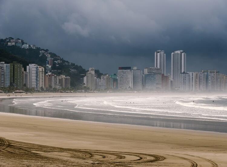 Frente fria chega nesta quinta-feira.