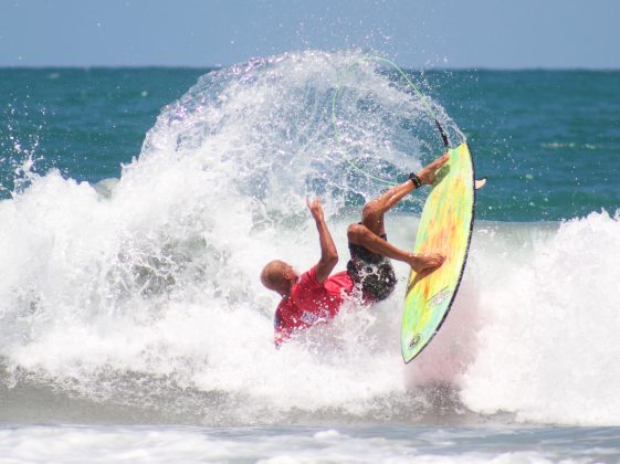 Junior Rocha, Pernambucano Surf Cyclone, Praia do Borete, Porto de Galinhas (PE). Foto: Alexandre Gondim.