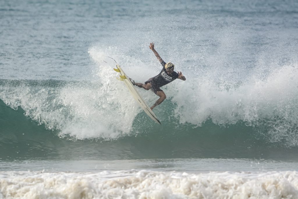 Primeira etapa Campeonato Buziano de Surf, praia de Geribá, Búzios (RJ).